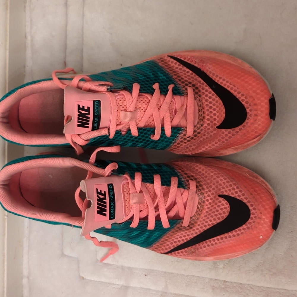 NIKE SNEAKERS